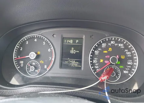 2012 Volkswagen Passat 2.5L S z USA, uszkodzony, nr VIN 1VWAH7A39CC037174